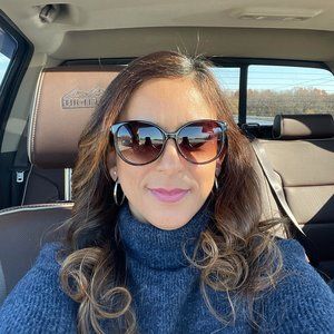 Meet your Posher, Elaine